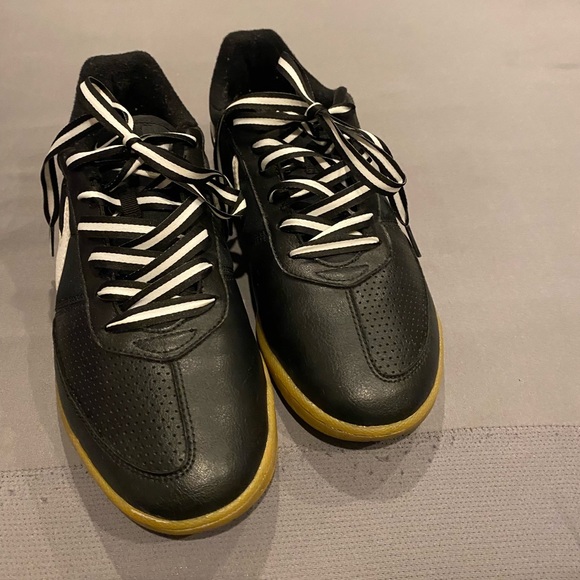 Black Nike runners - Picture 2 of 4